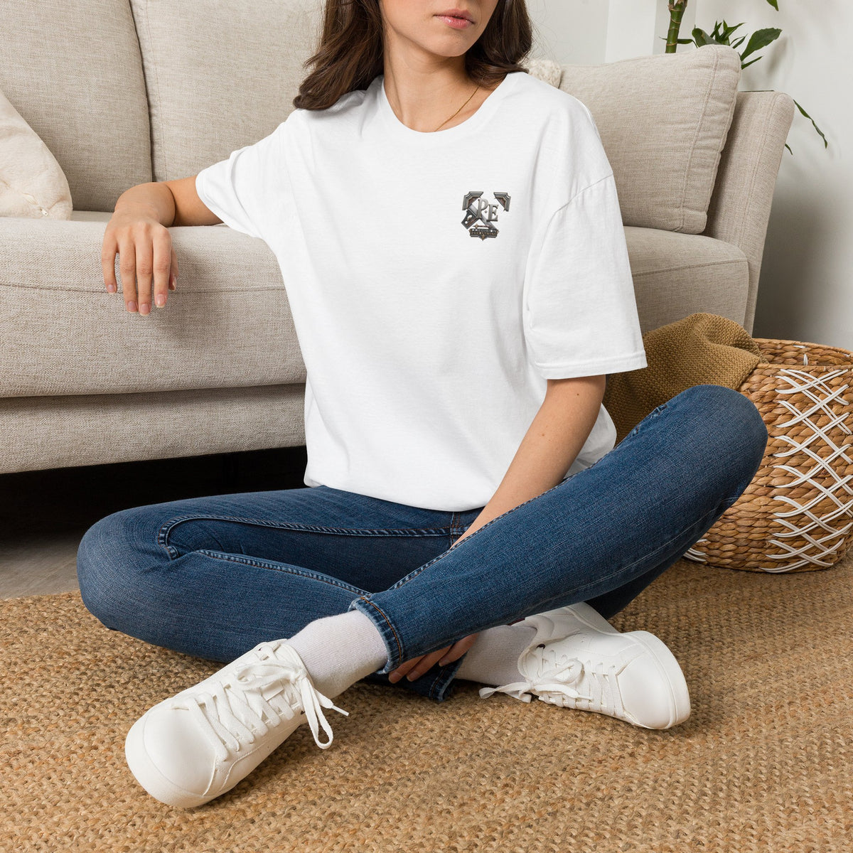T-Shirt — Vintage Crest Minimalist Chest Logo